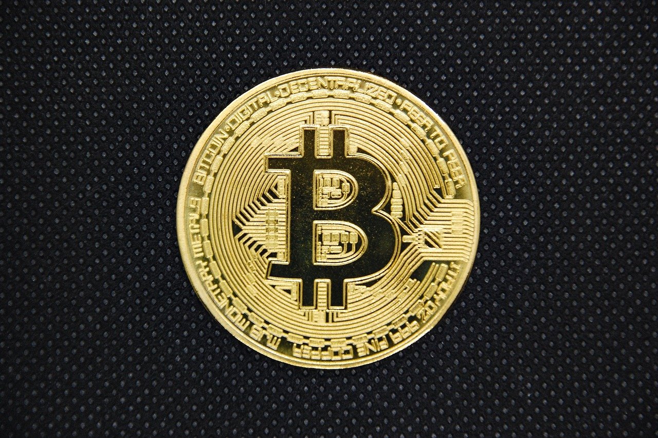 Infographic illustrating Bitcoin security best practices
